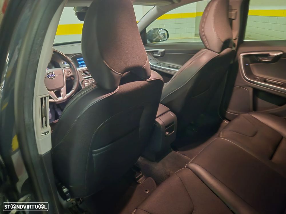 Volvo V60 1.6 D2 Momentum Eco - 28