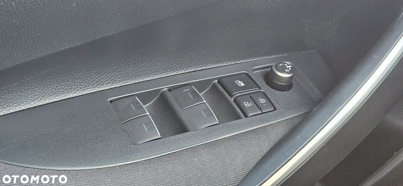 Toyota Corolla 1.8 Hybrid - 21
