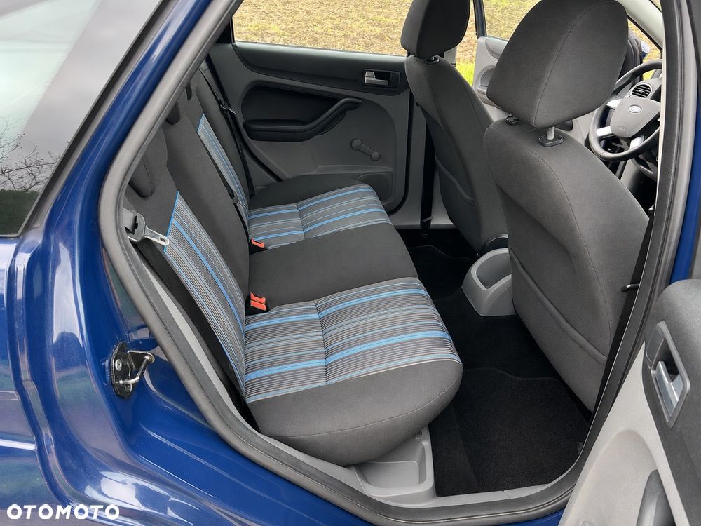 Ford Focus 1.6 16V Titanium - 11