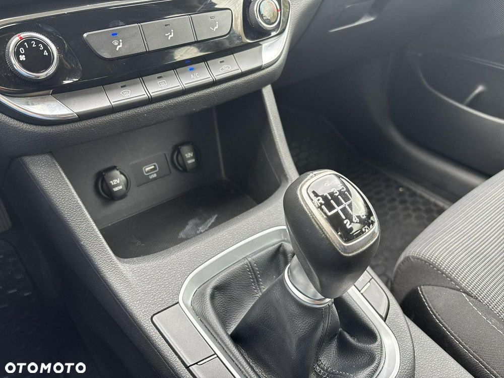 Hyundai i30 1.5 DPI Classic + - 22