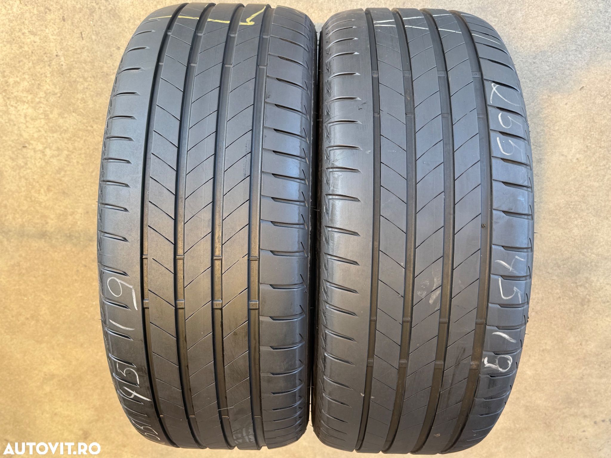 Vând 2 anvelope 255/45/19 bridgestone de vară foarte bune - 1