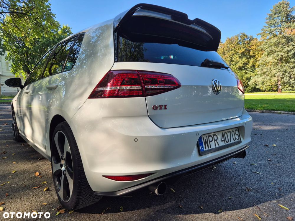 Volkswagen Golf - 21