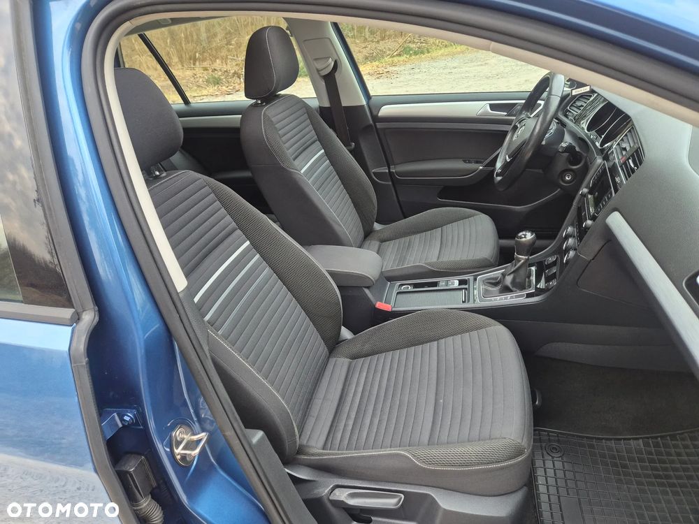 Volkswagen Golf - 28