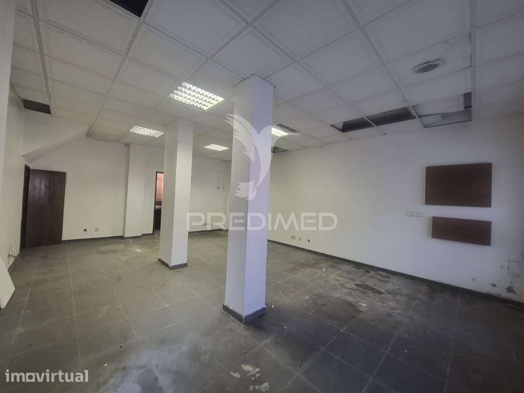 Loja/Escritório Duplex em Laranjeiro - Grande imagem: 3/17