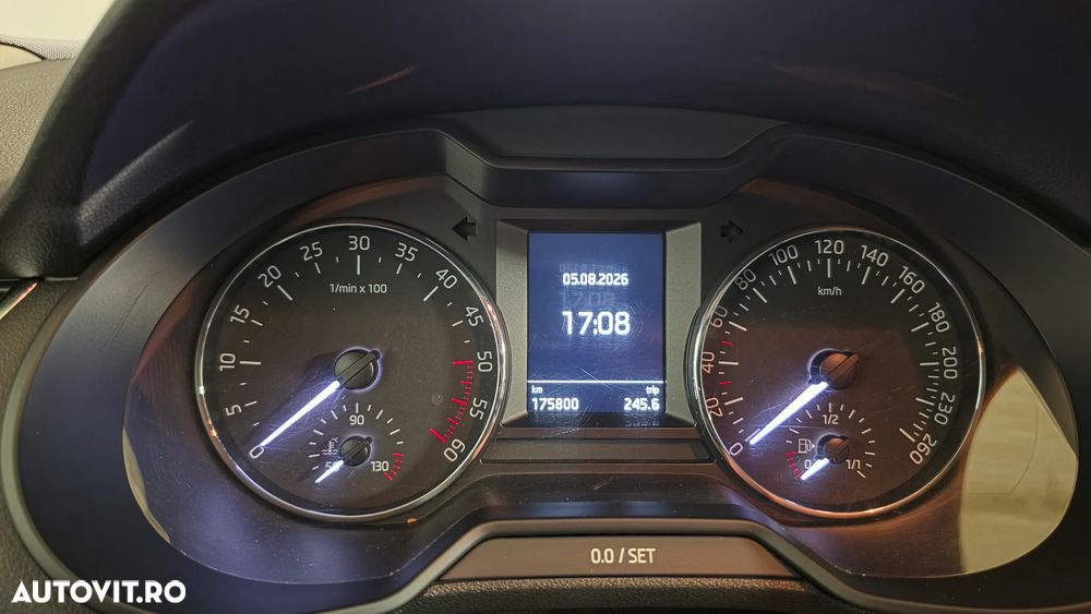 Skoda Octavia 1.6 TDI DSG Style - 10