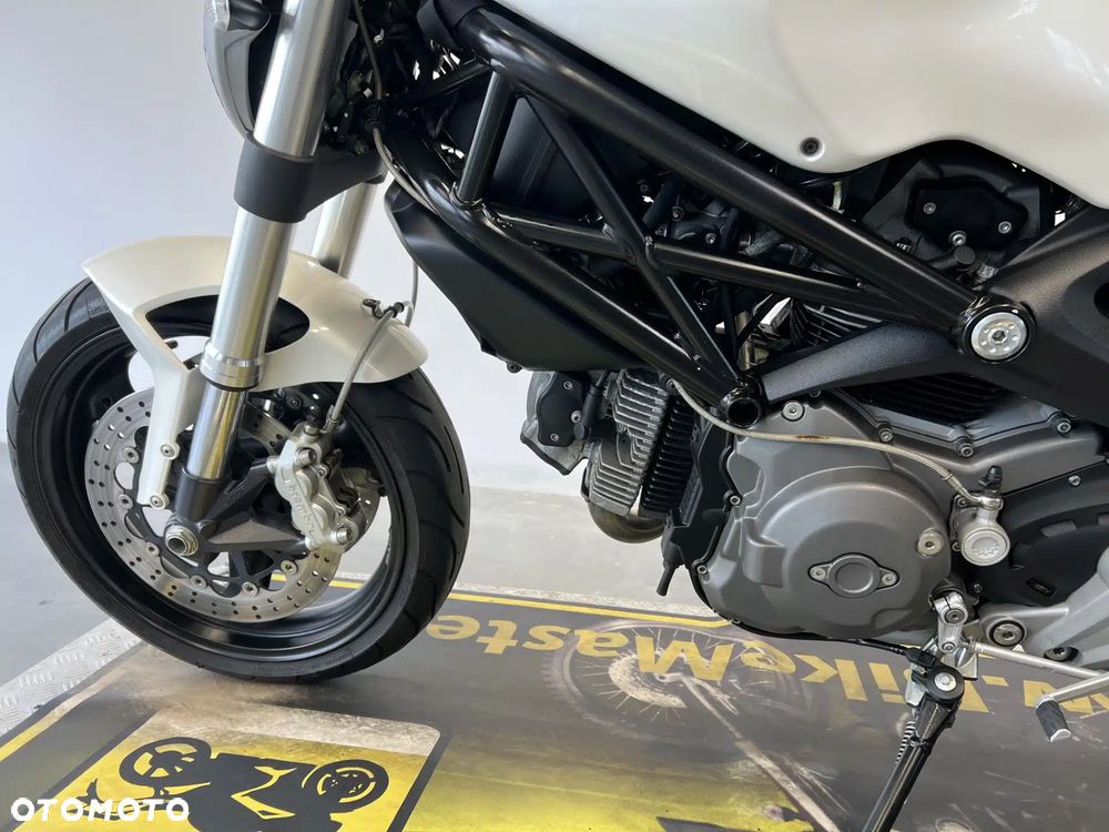 Ducati Monster - 11