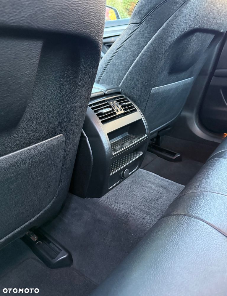 BMW Seria 5 525d xDrive - 31