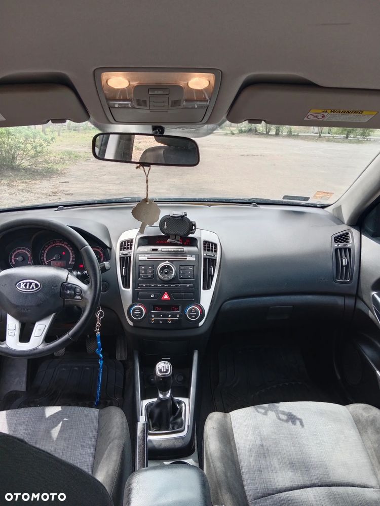 Kia Ceed 1.6 L - 8