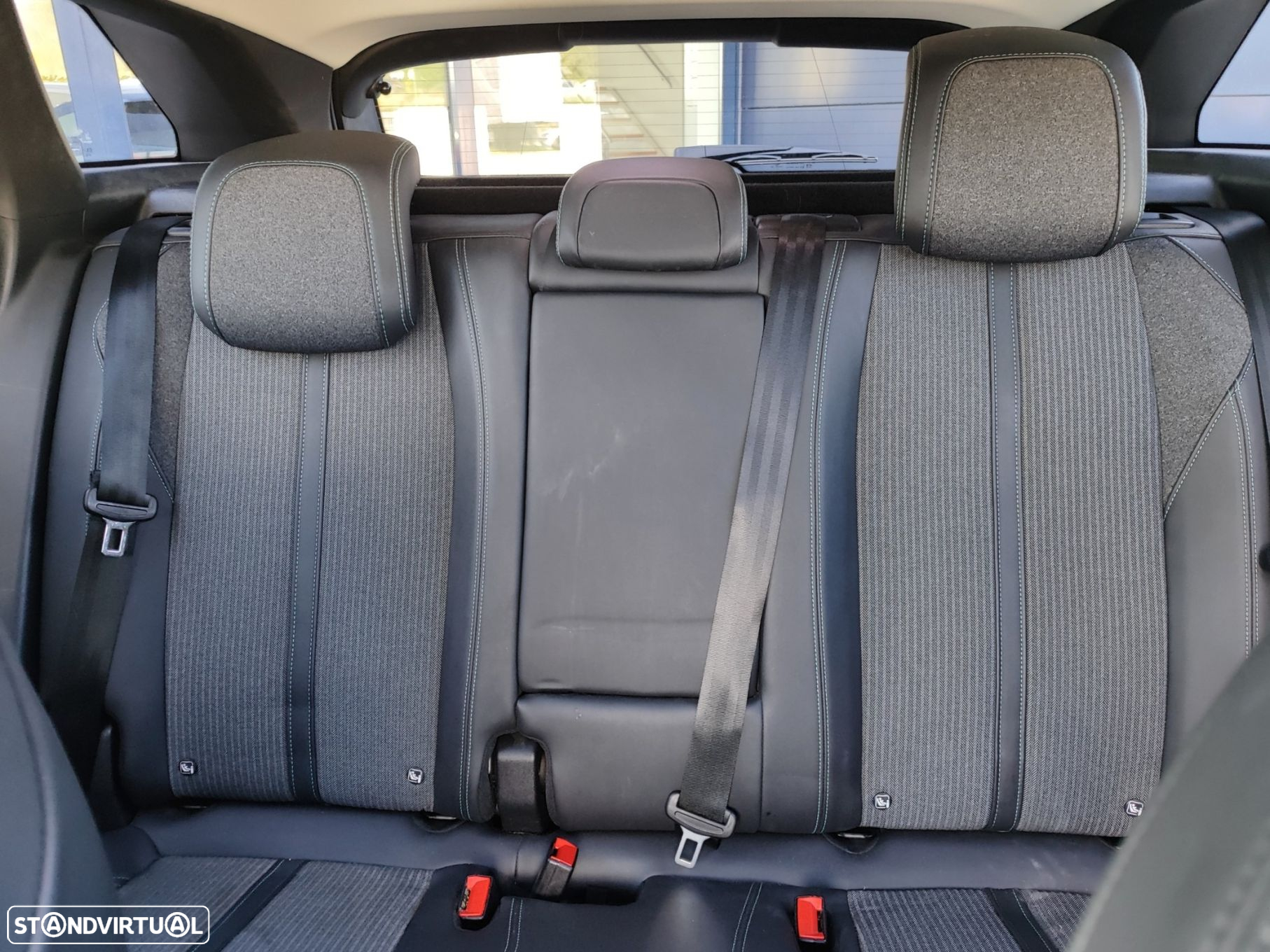 Peugeot 3008 1.6 Hybrid Allure e-EAT8 - 30