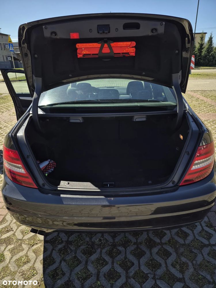 Mercedes-Benz Klasa C 200 CDI DPF (BlueEFFICIENCY) 7G-TRONIC Avantgarde - 15