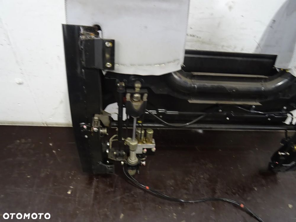 MERCEDES W208 CLK 97-99 ZAGŁÓWKI PRZECIWKAPOTAŻOWE KAPOTAŻOWE ZAGŁÓWEK PAŁĄK MECHANIZM ZAGŁÓWKÓW - 6