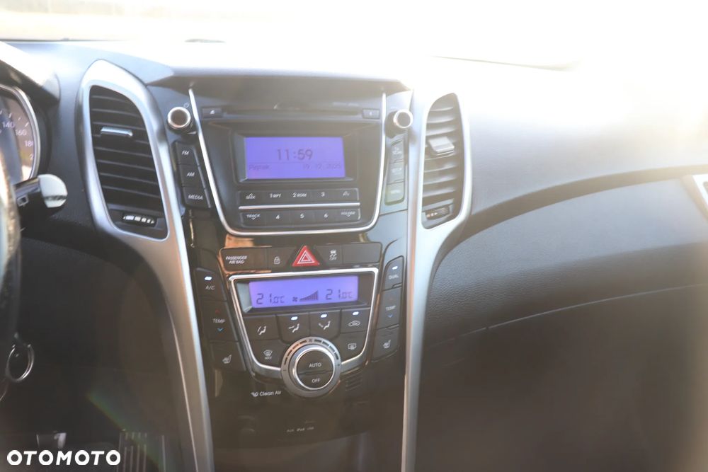 Hyundai i30 blue Kombi 1.6 CRDi Trend - 24