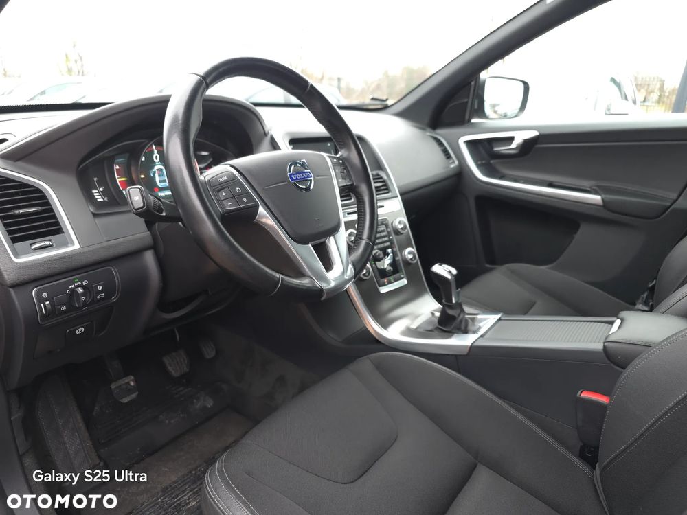 Volvo XC 60 D4 Momentum - 24