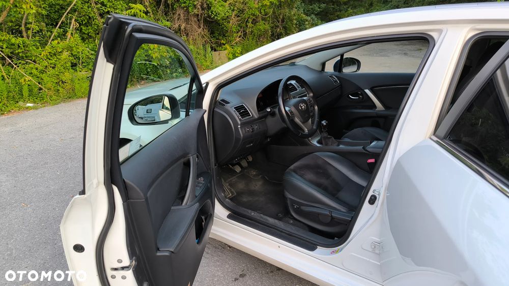 Toyota Avensis 2.0 D-4D Premium - 16