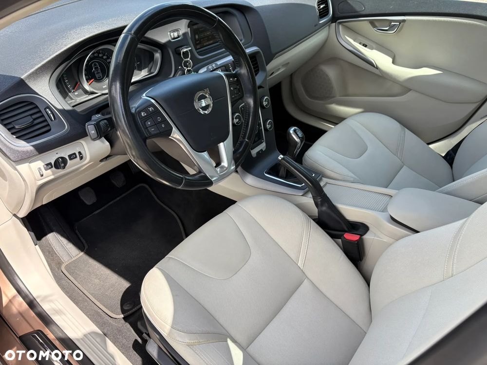 Volvo V40 D3 Momentum - 10