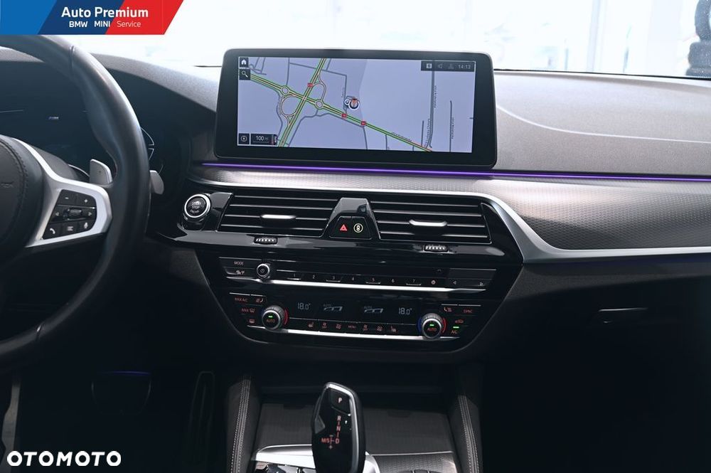 BMW Seria 5 540i xDrive mHEV - 15