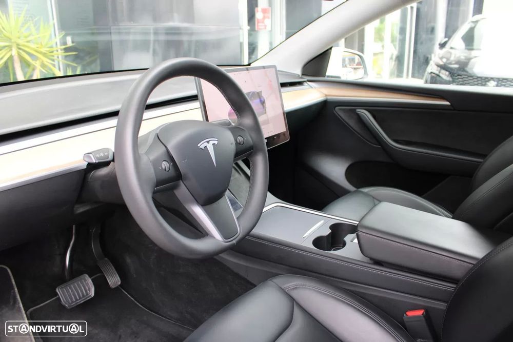 Tesla Model Y Standard — fotografia 4