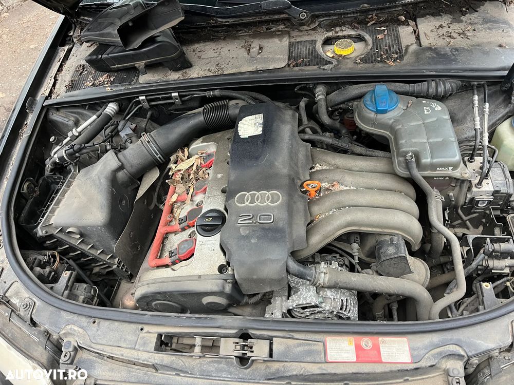 Dezmembrez Audi A4 B6 break negru 2.0 benzina 2002 - 7