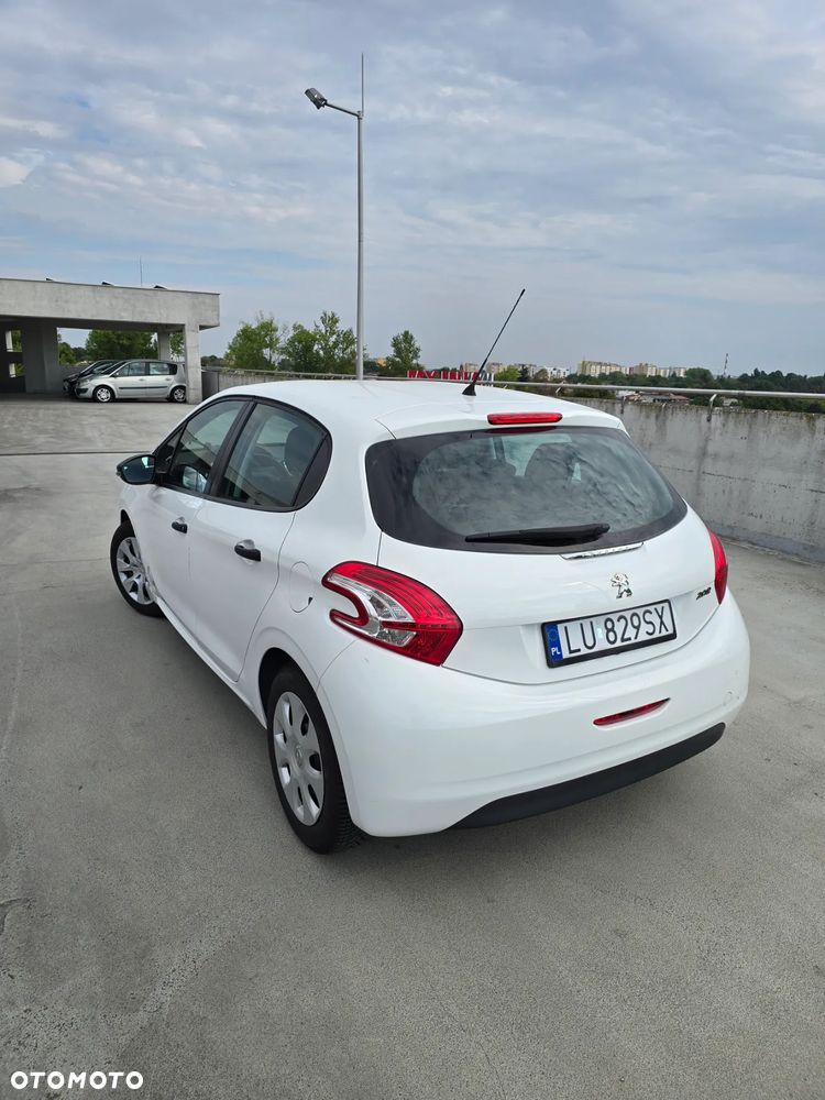 Peugeot 208 - 1