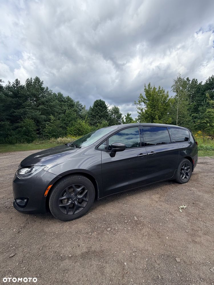 Chrysler Pacifica - 4