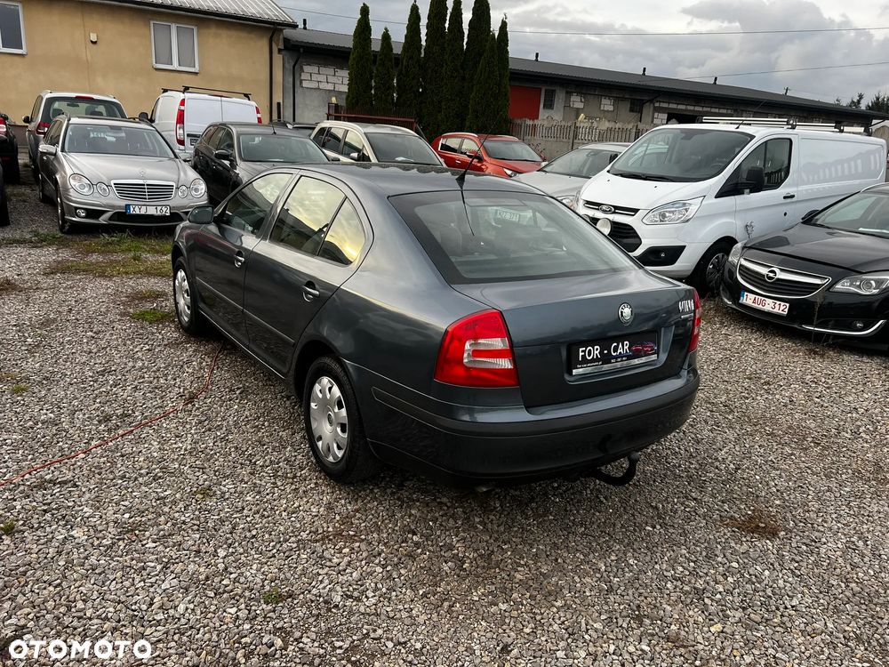 Skoda Octavia 1.6 Ambiente - 3