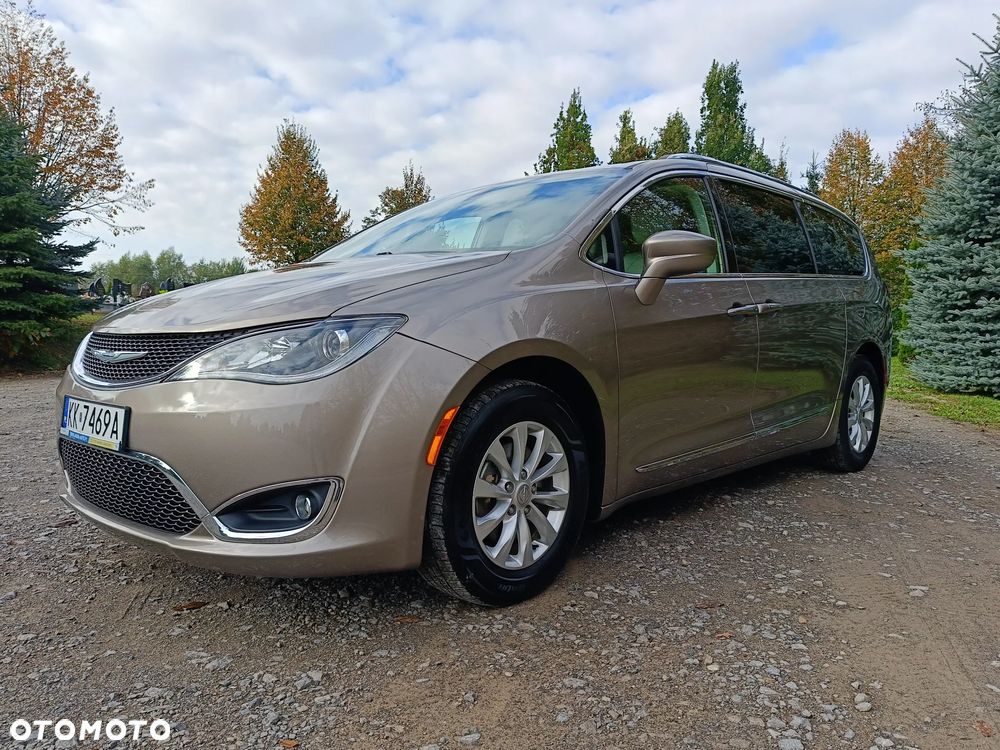 Chrysler Pacifica - 12