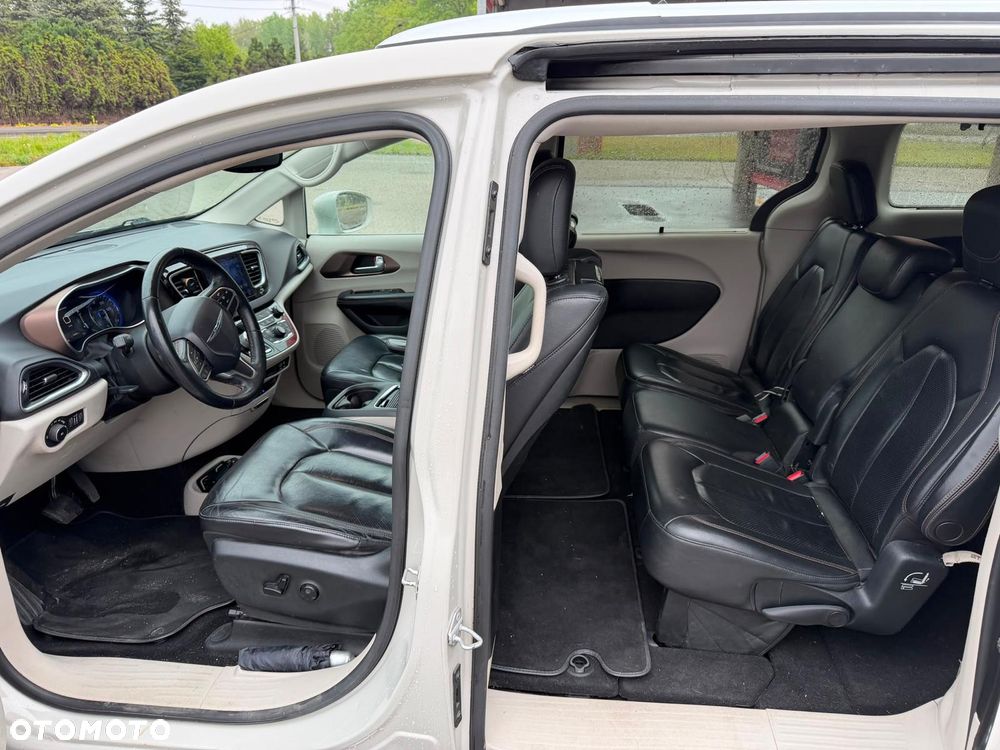 Chrysler Pacifica - 5