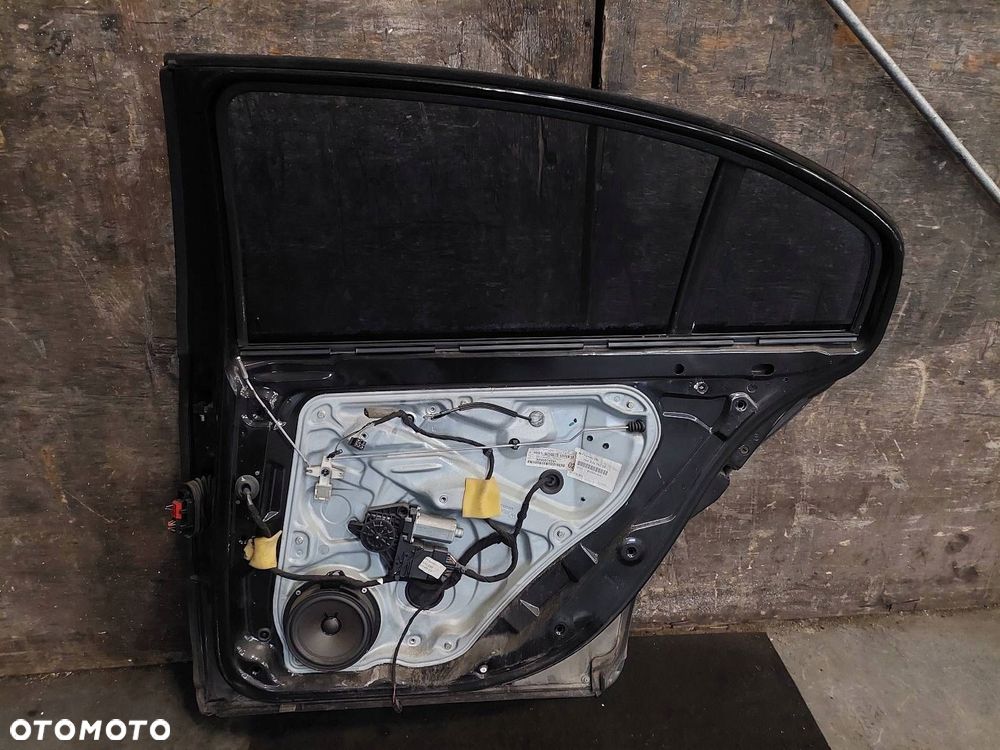 DRZWI KOMPLETNE PRAWY TYŁ SKODA SUPERB I 9910 - 7