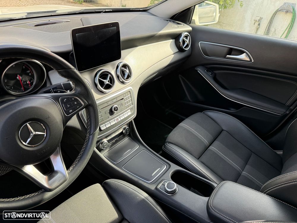 Mercedes-Benz GLA 180 d Urban Aut. - 9