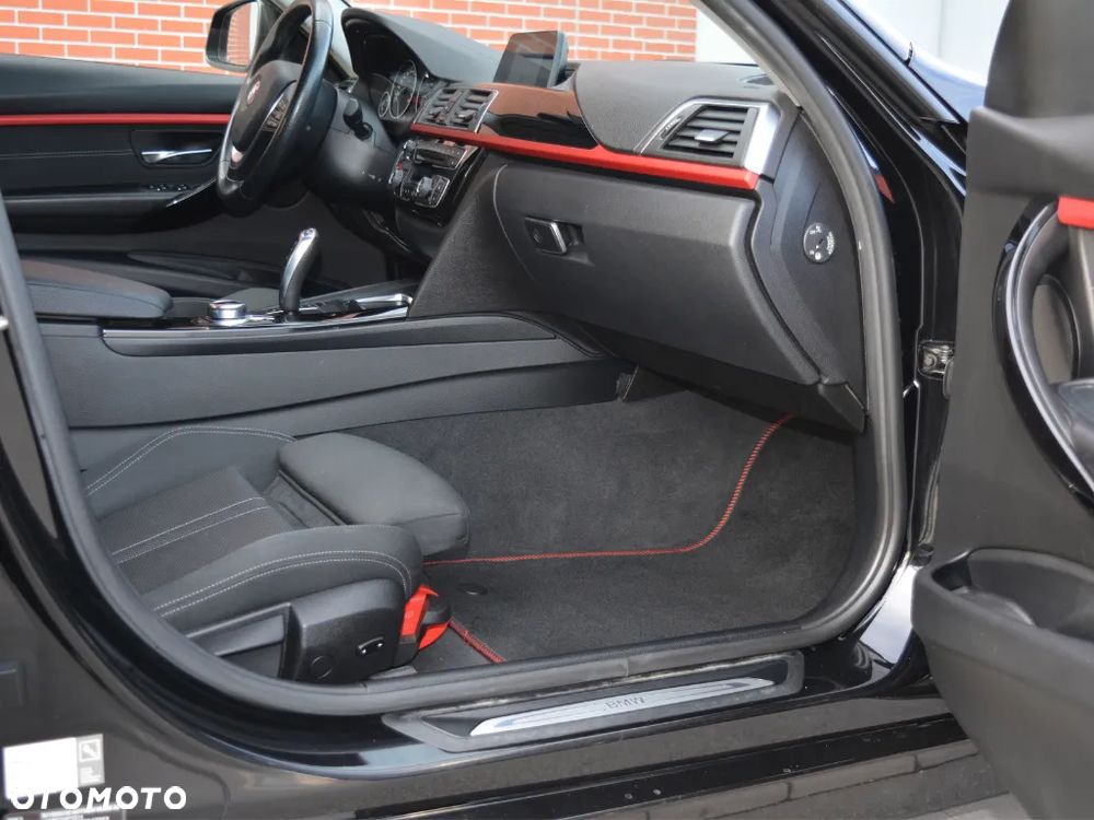 BMW Seria 3 318i Sport Line Shadow - 29