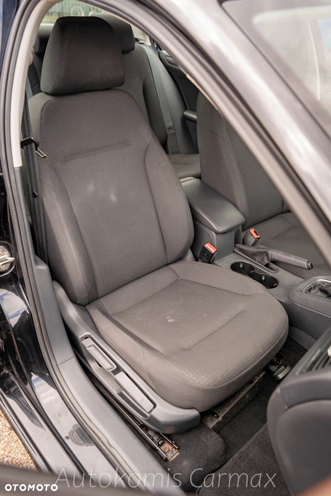Volkswagen Jetta 2.0 Base - 19