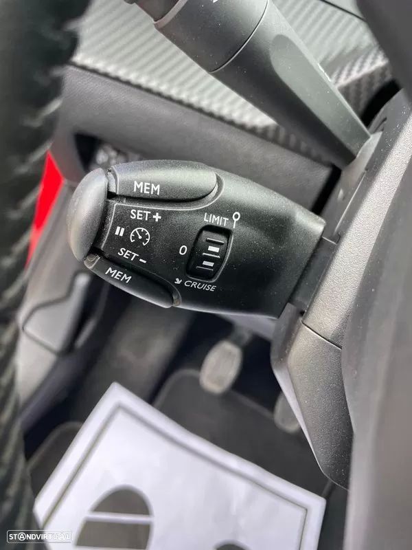 Peugeot 208 - 10