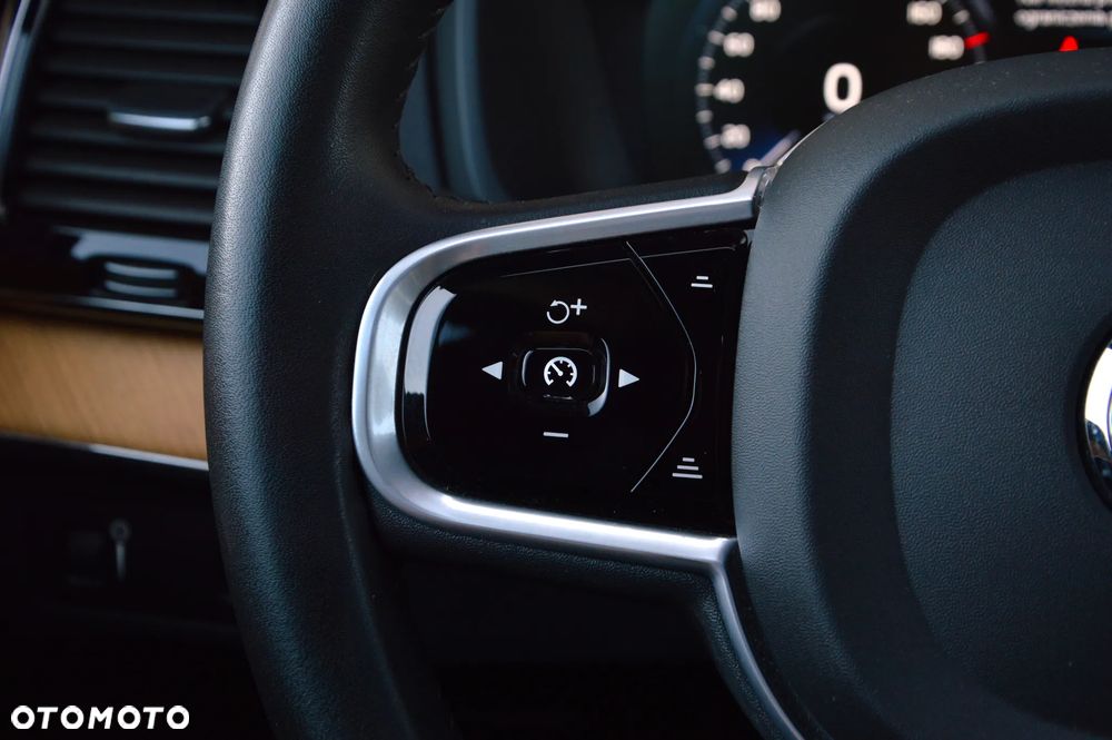 Volvo XC 90 - 25