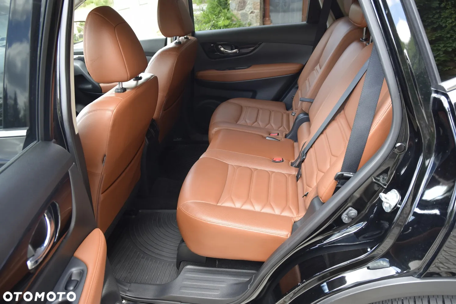 Nissan Rogue - 25
