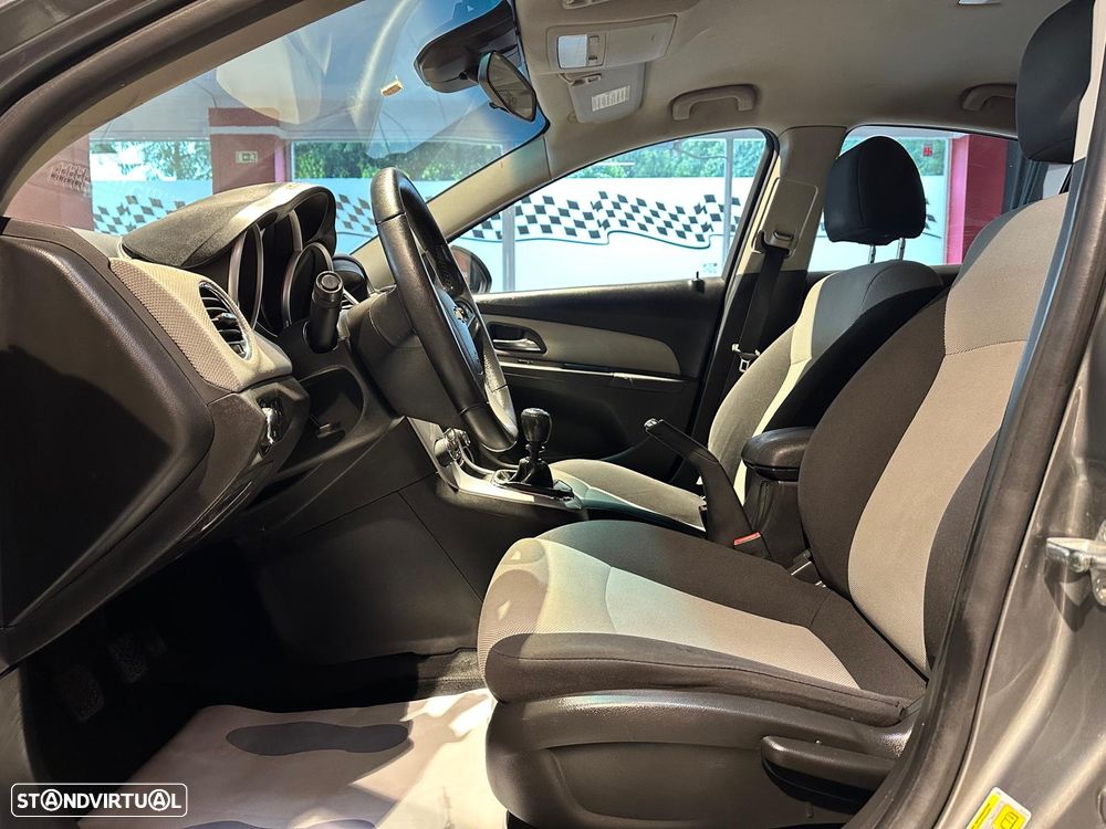 Chevrolet Cruze 1.6 LS - 9