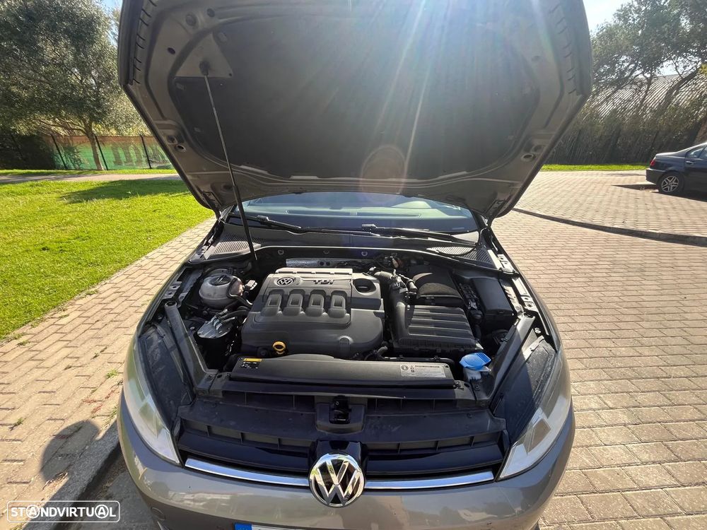 VW Golf Variant 1.6 TDi Highline DSG - 17