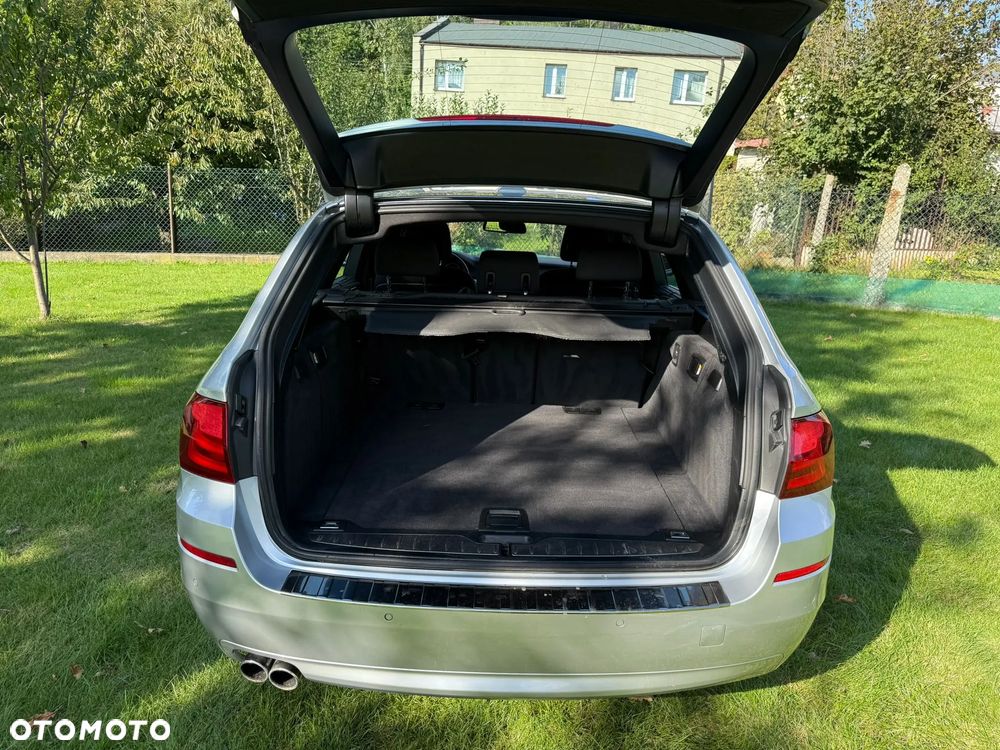 BMW Seria 5 528i xDrive - 16