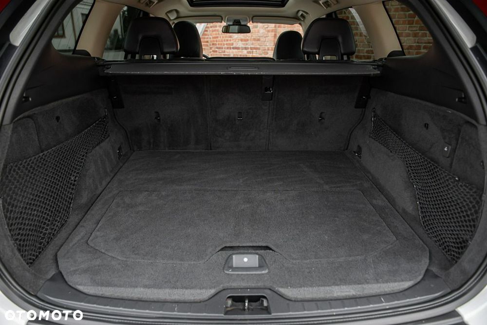 Volvo XC 60 D4 AWD Geartronic RDesign - 27