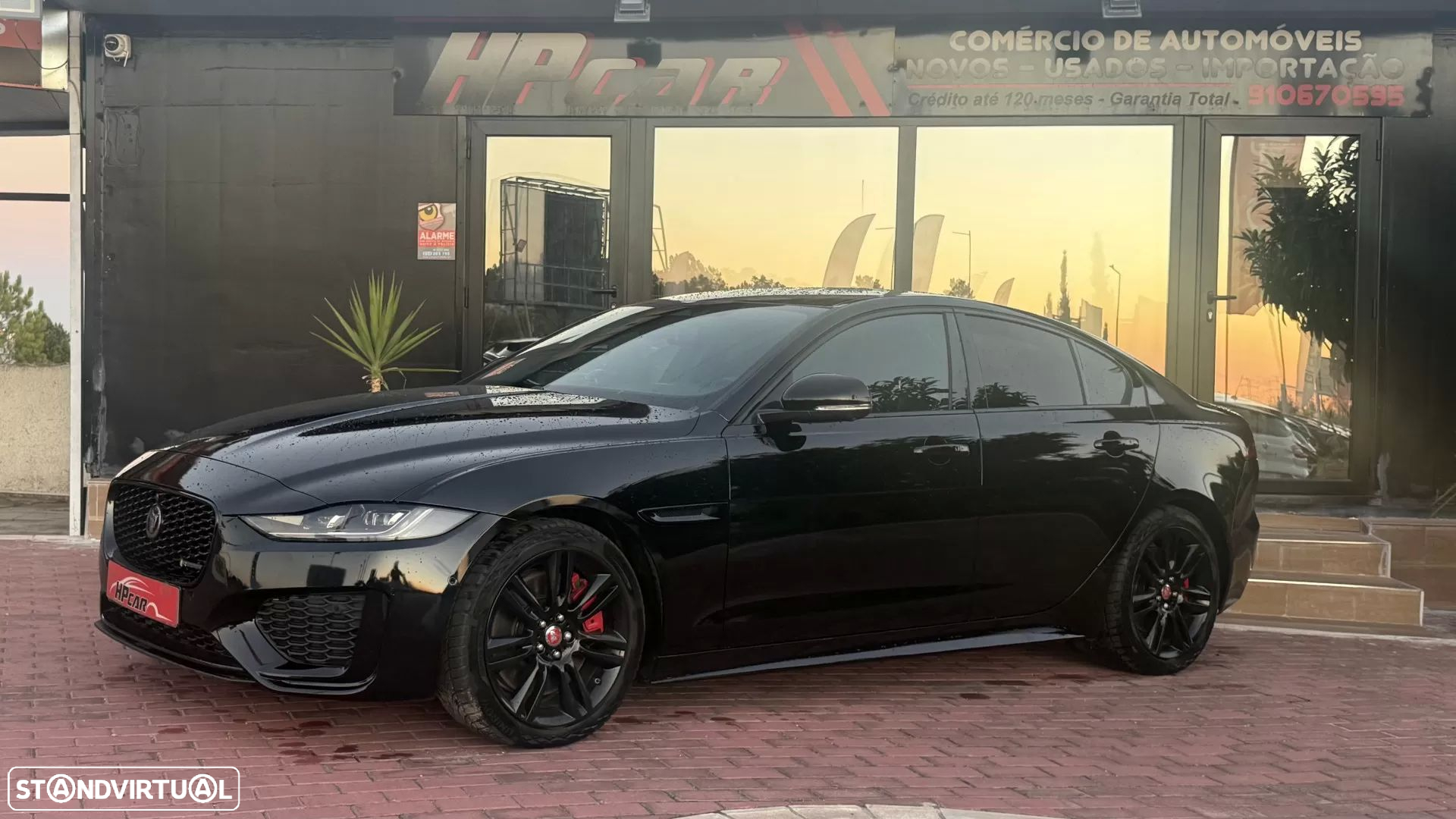 Jaguar XE 2.0 D200 R-Dynamic S - 23