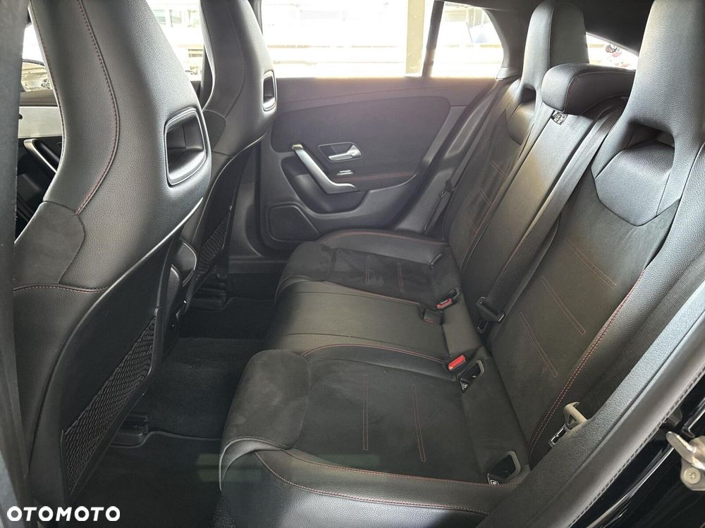 Mercedes-Benz CLA - 23