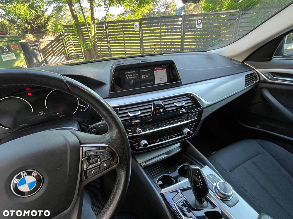 BMW Seria 5 518d - 15
