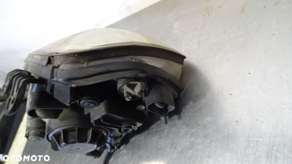 LAMPA PRAWA PRZEDNIA KIA CARENS II - 6