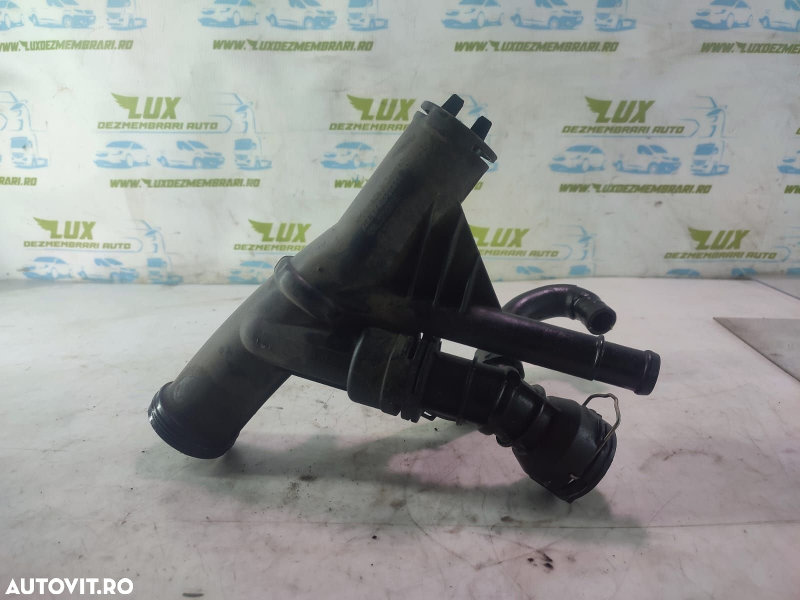 Carcasa termostat 04L121071E  2.0 tdi DFCA Volkswagen VW Passat B8 [2 - 2