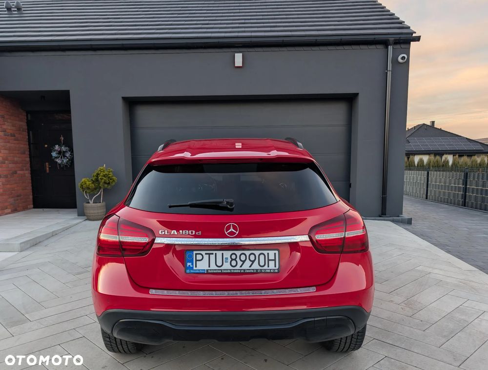 Mercedes-Benz GLA 180 d 7G-DCT - 5