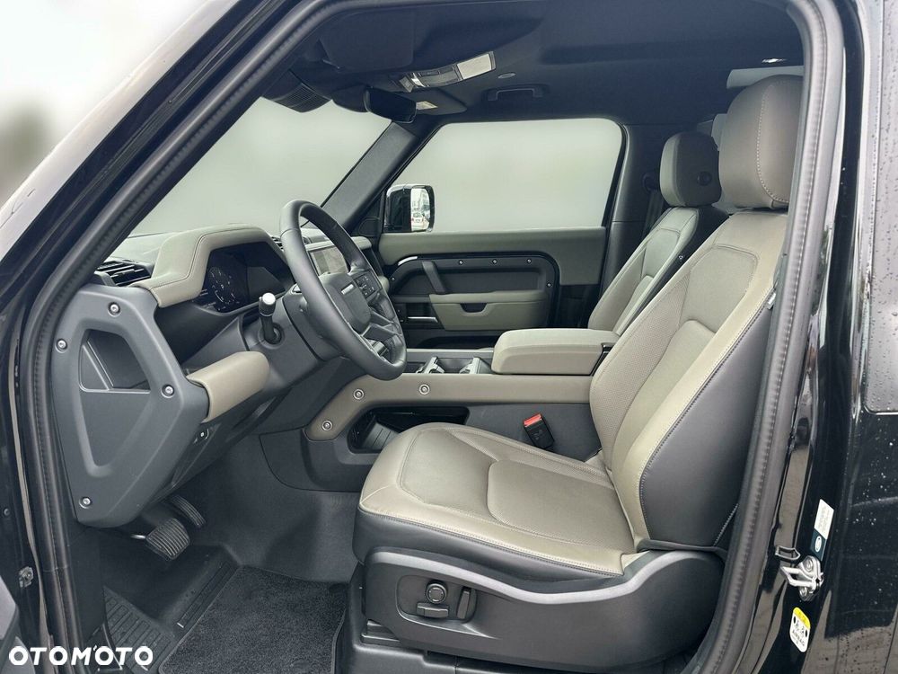 Land Rover Defender - 11