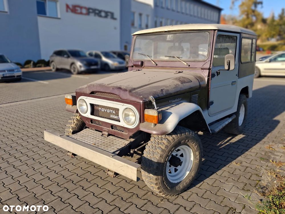 Toyota Land Cruiser 1977 photo 2