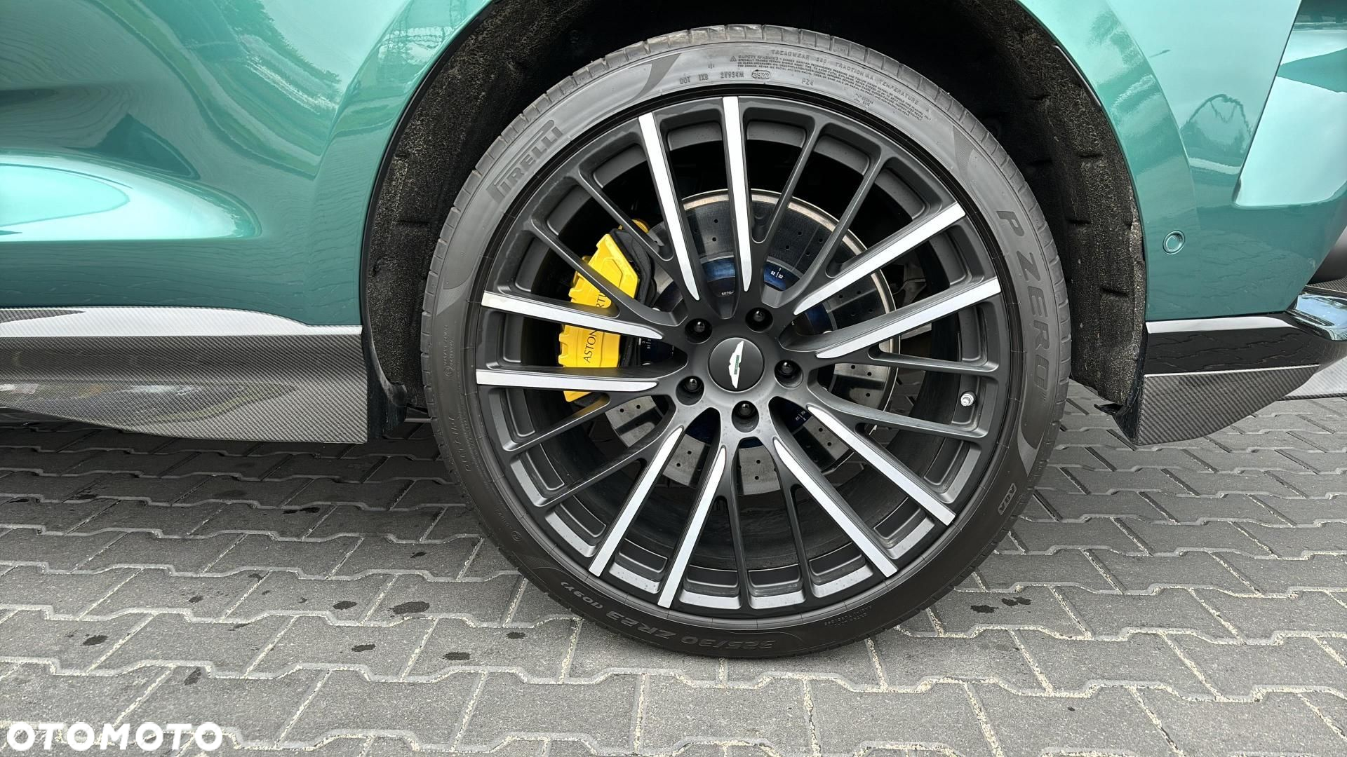 Aston Martin DBX - 19