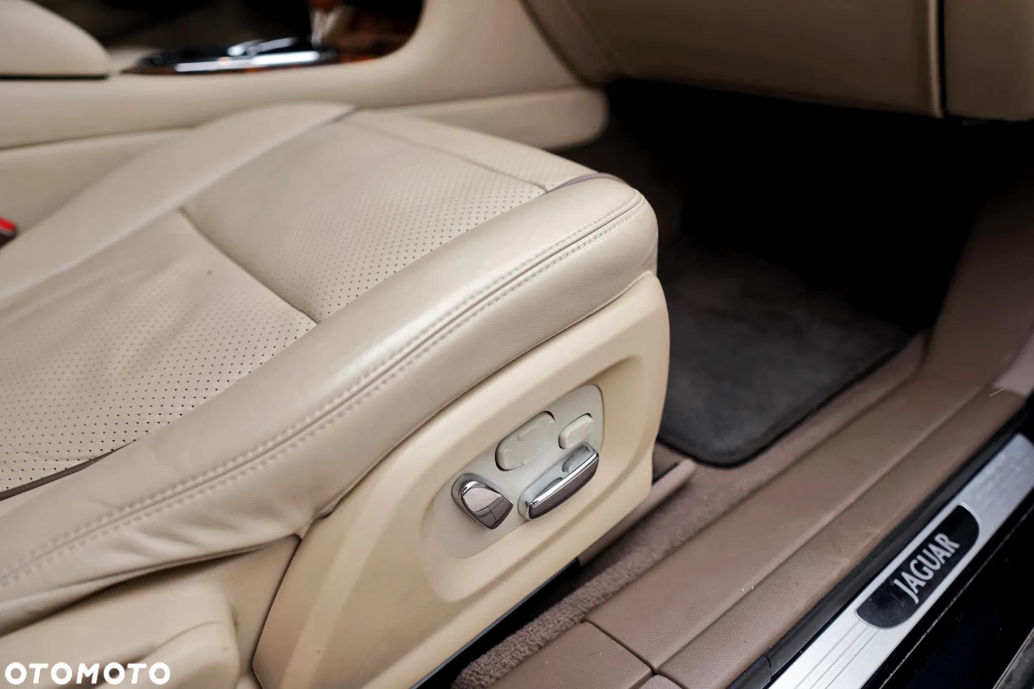 Jaguar XJ XJ8 4.2 LWB Executive - 18