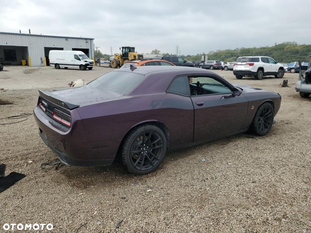 Dodge Challenger - 4