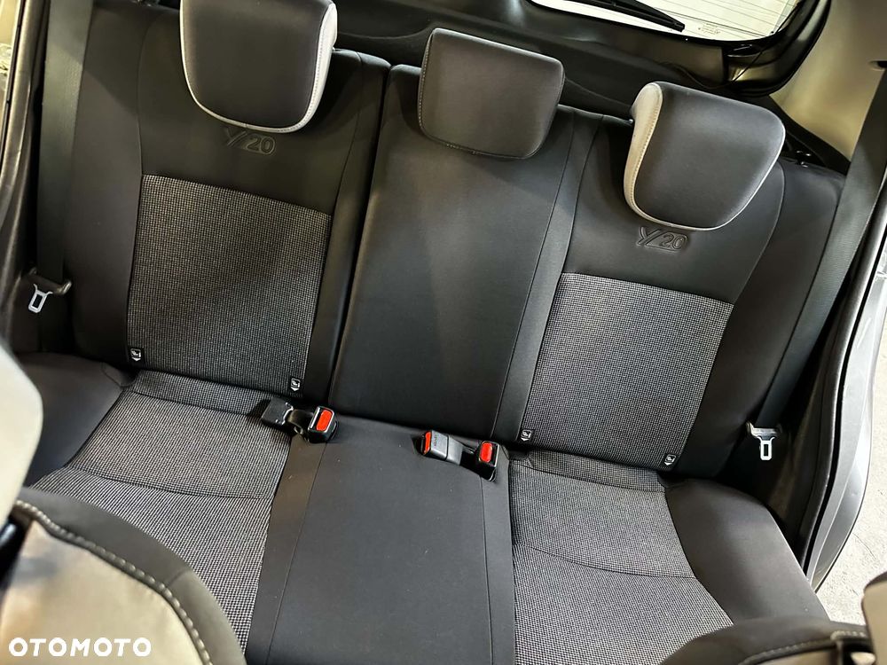 Toyota Yaris - 16